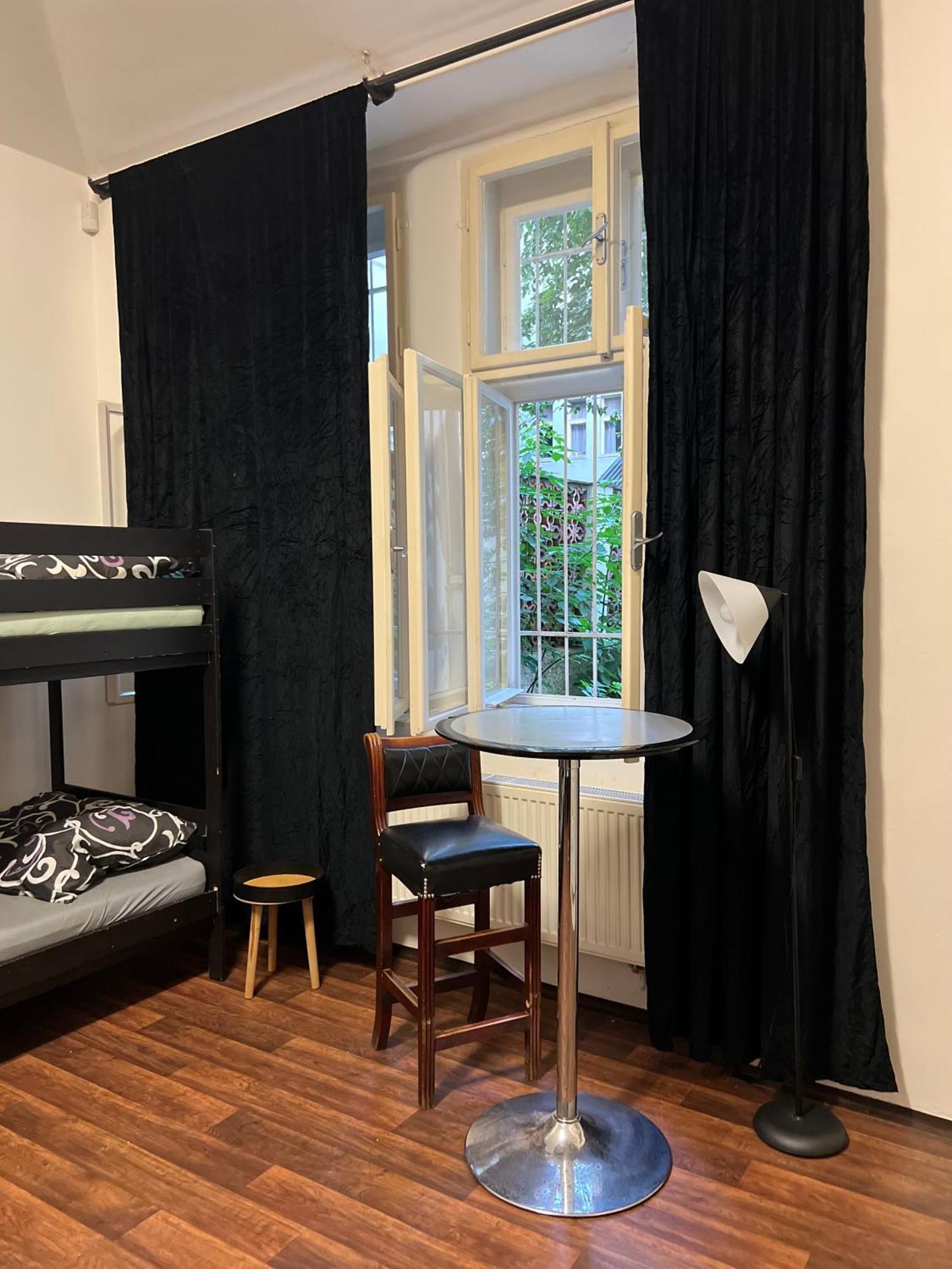 Apartment Moon Praag Buitenkant foto